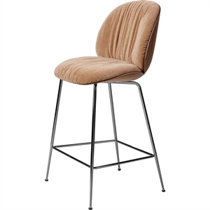 Gubi Beetle Soft Barhocker H67 Schwarzes Chrom/Amerikanischer Walnuss/Belsuede Special/Dedar 132