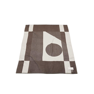 FORMARKIVET Teppich mit Großem Logo, Beige/Umbrabraun